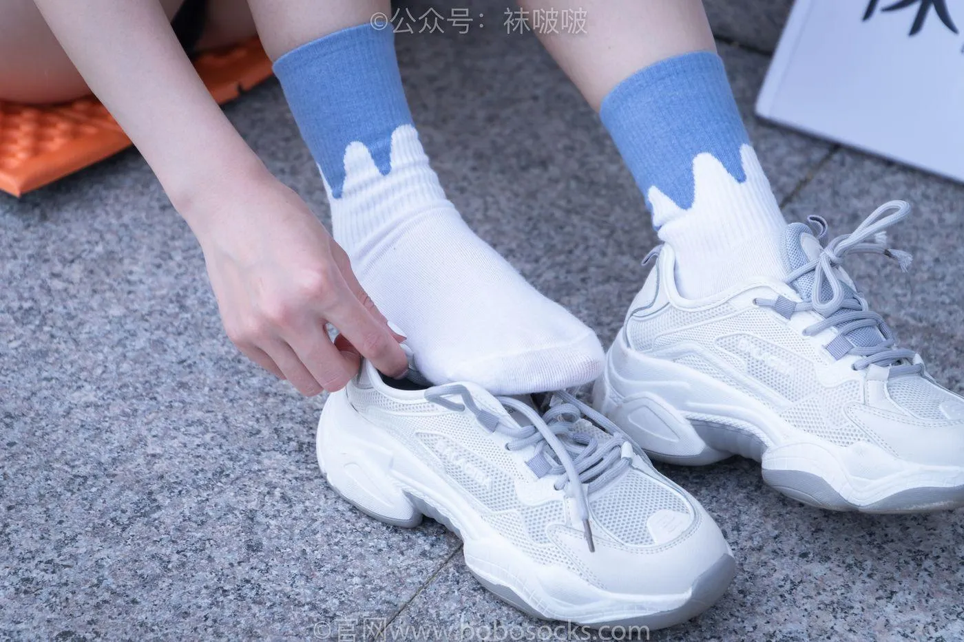 [BoBoSocks袜啵啵]NO.028 小米-运动鞋、白棉袜、裸足 [133P]插图2
